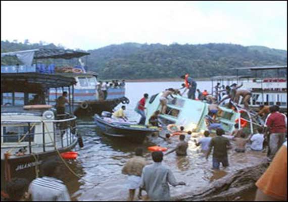 10-persons-missing-after-freight-vessel-loses-balance-in-river-ganga